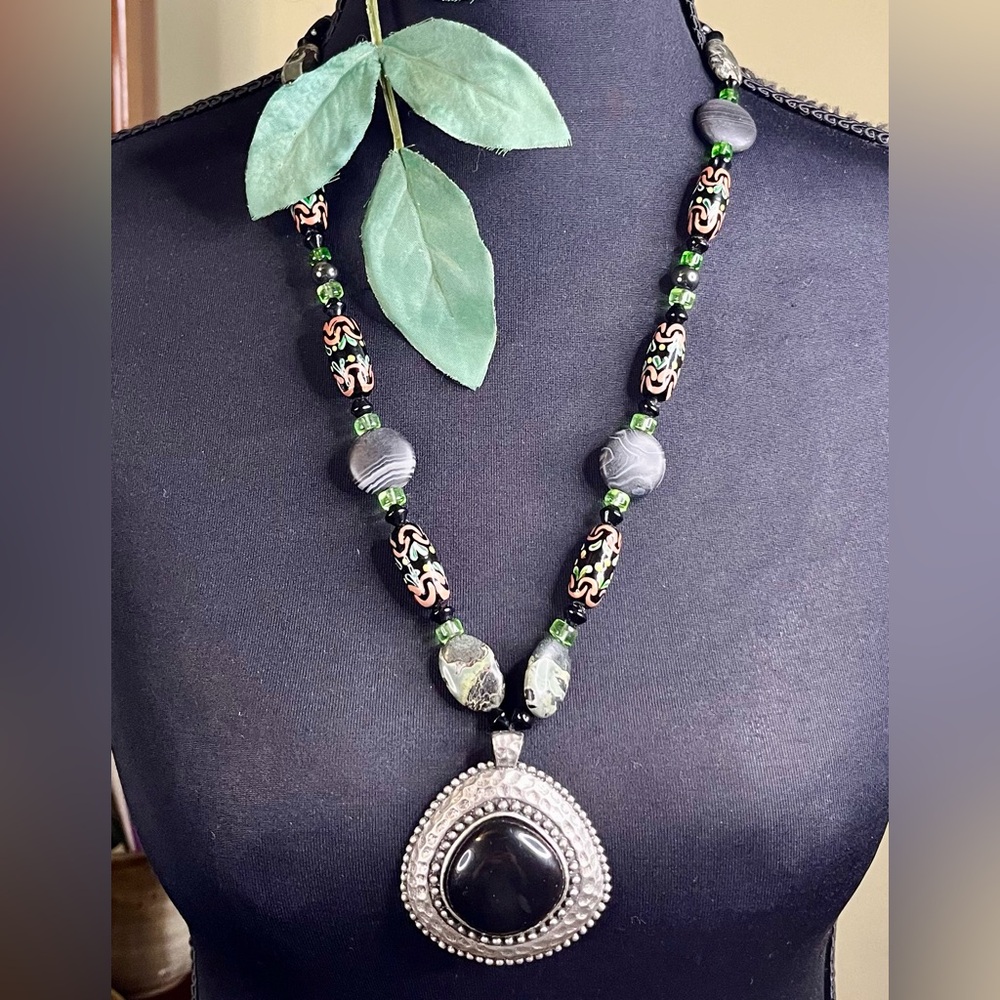 HANDCRAFTED STATEMENT NECKLACE